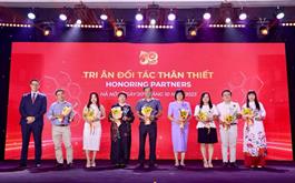 DKT Vietnam Group awarded trophy to INVENCO on its 30th anniversary of establishment
